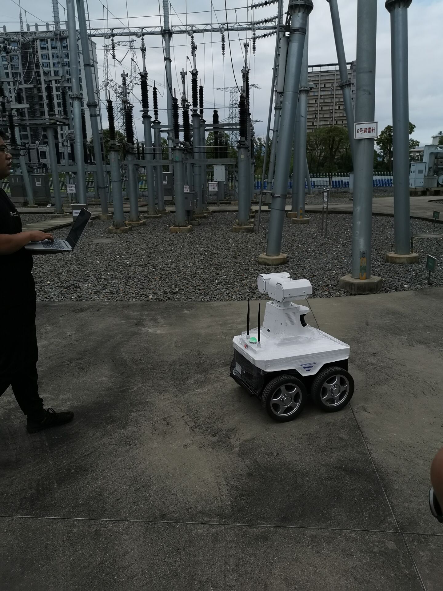 ?5G+����Ѳ���е����δ�����վ����ģʽ